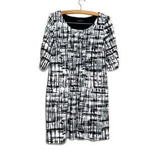 EUC Perceptions Black/White Abstract Print Pleated Stretchy Midi Dress XL
